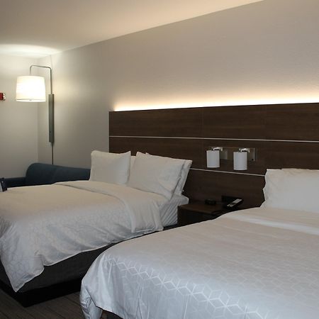 Holiday Inn Express & Suites - Tulare By Ihg Екстер'єр фото