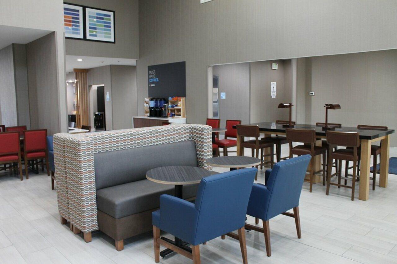 Holiday Inn Express & Suites - Tulare By Ihg Екстер'єр фото
