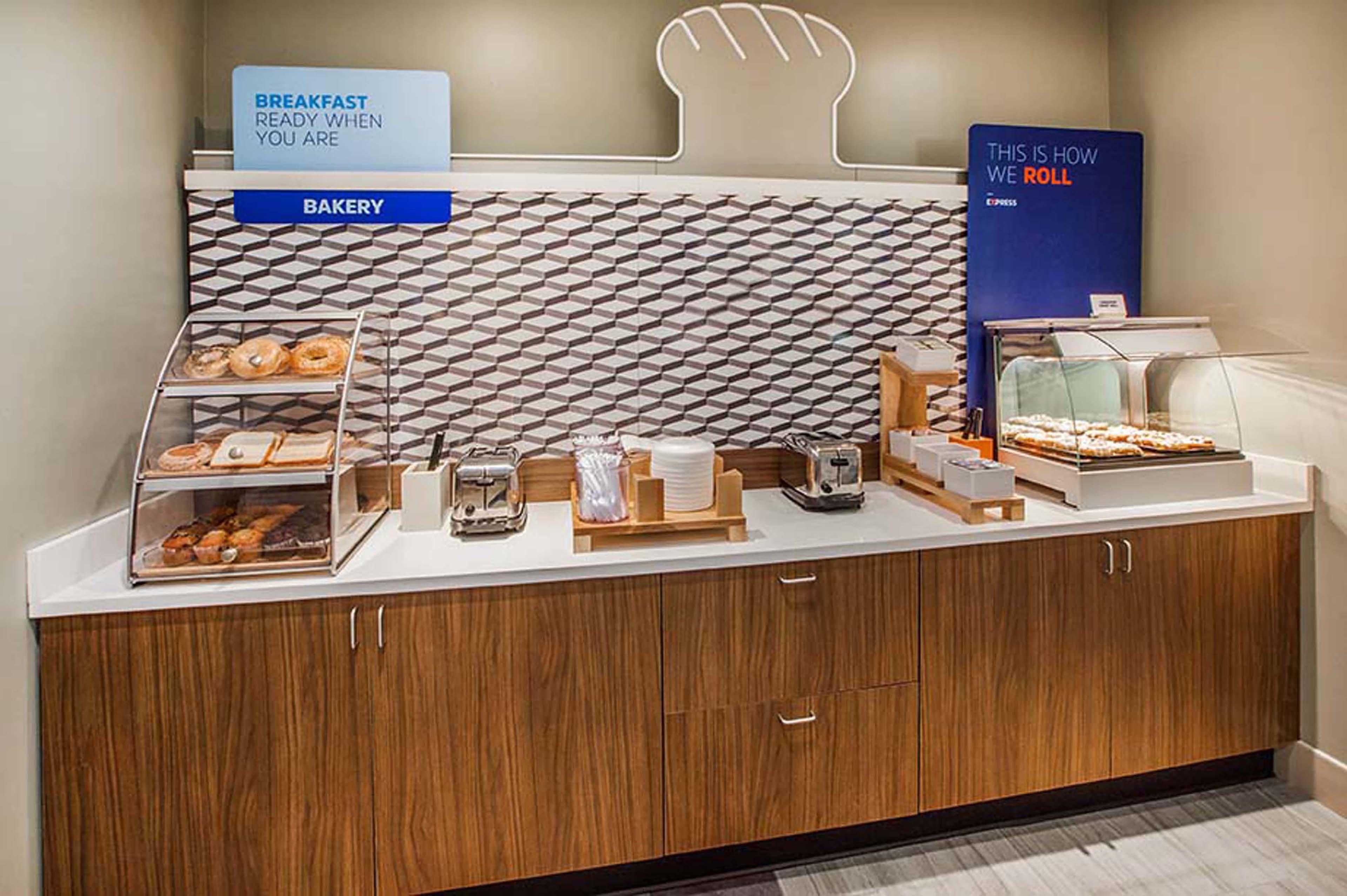 Holiday Inn Express & Suites - Tulare By Ihg Екстер'єр фото