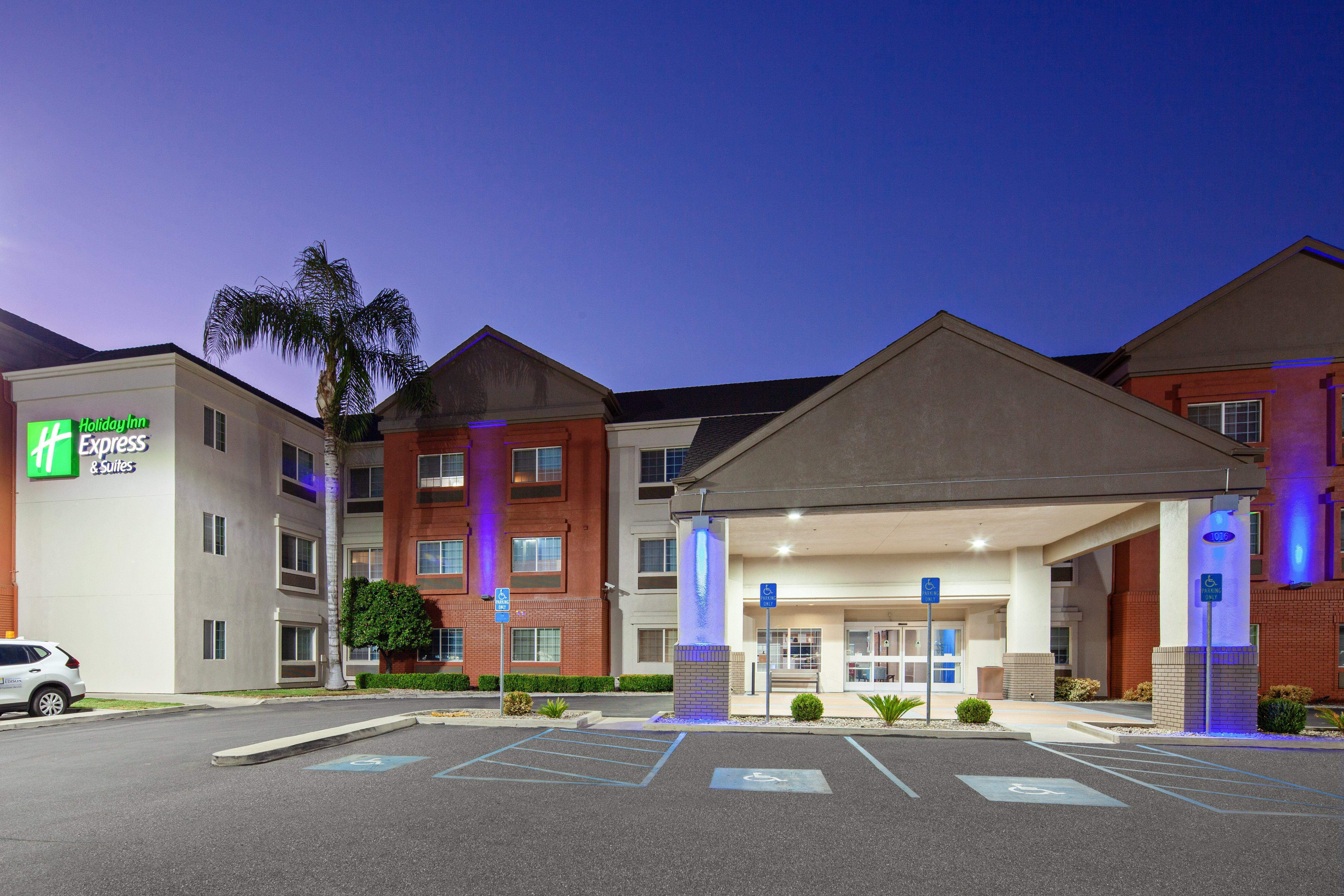 Holiday Inn Express & Suites - Tulare By Ihg Екстер'єр фото
