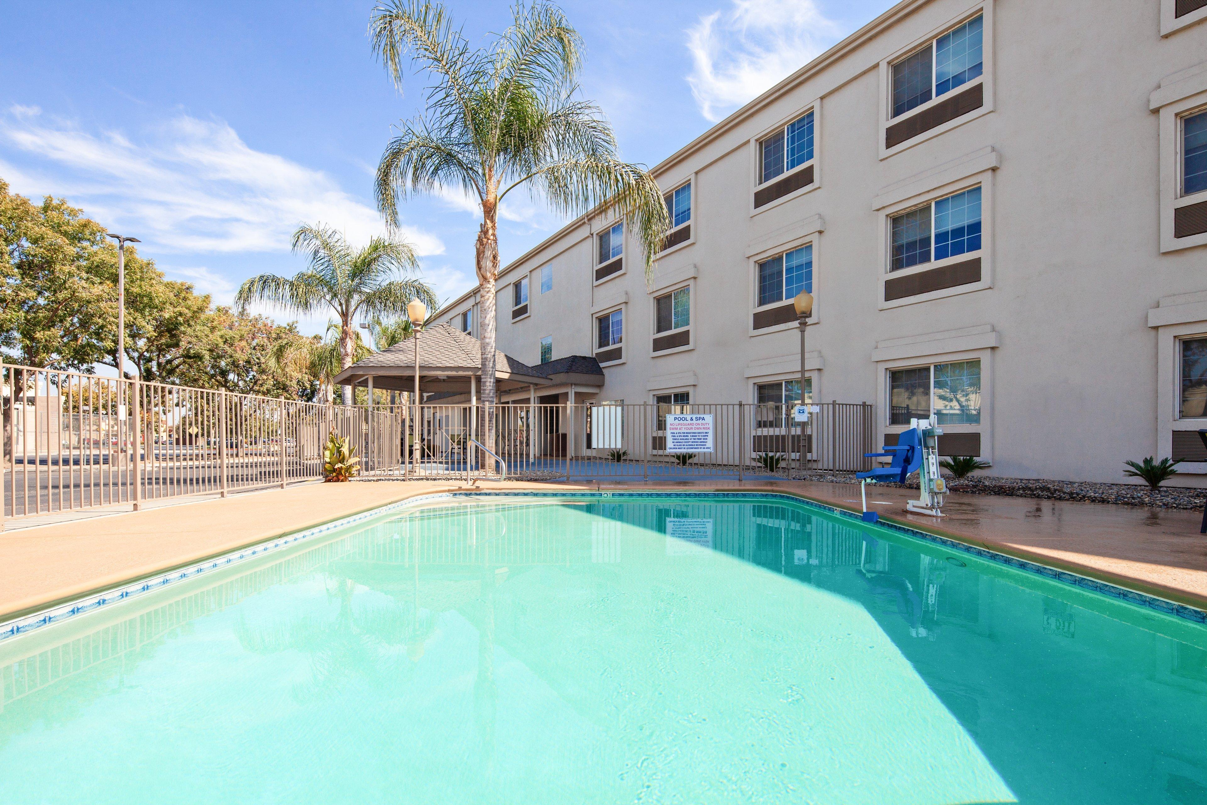 Holiday Inn Express & Suites - Tulare By Ihg Екстер'єр фото